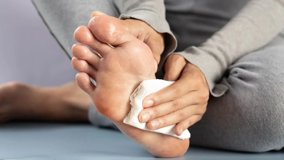 PediSpray® antiperspirant on feet against excessive sweating